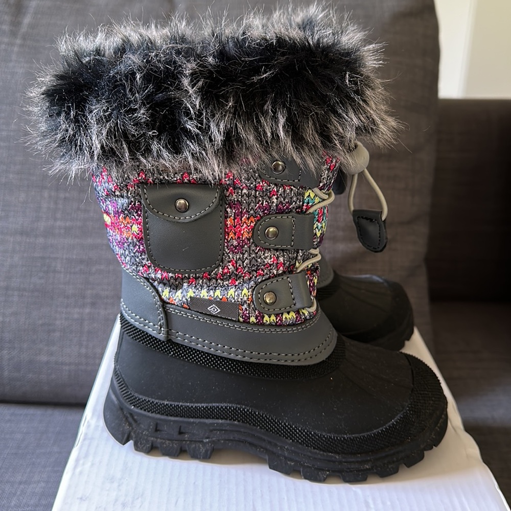 Toddler girl's Dream Pairs waterproof insulated snow boots size 9 -like new!